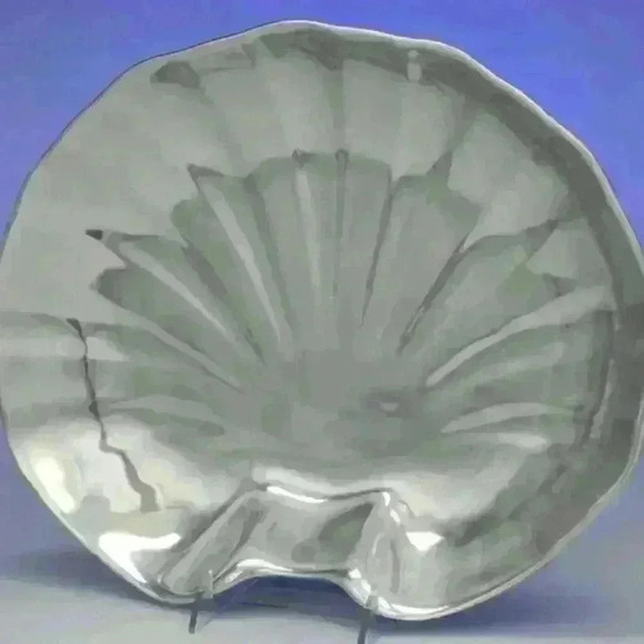 Wilton Armetale- Shell Hors D'vre Dish - Picture 2 of 3